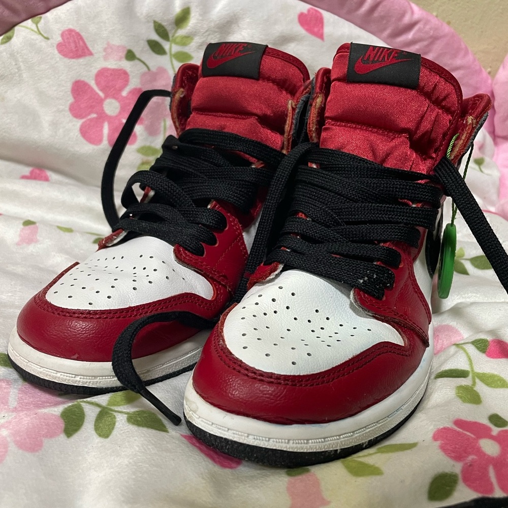 Jordan 1 Retro high satin snake Chicago